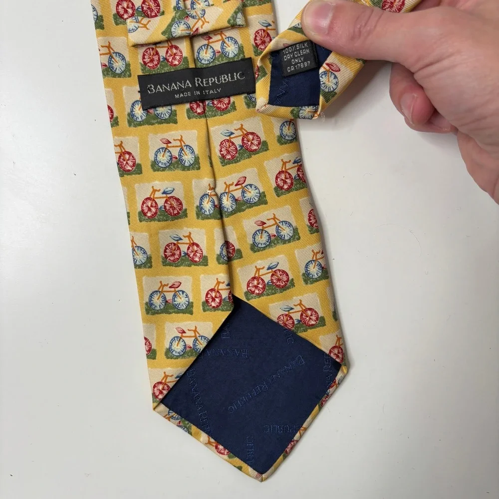 VTG Banana Republic Necktie Bicycle Print Yellow 100% Silk Made in Italy Novelty